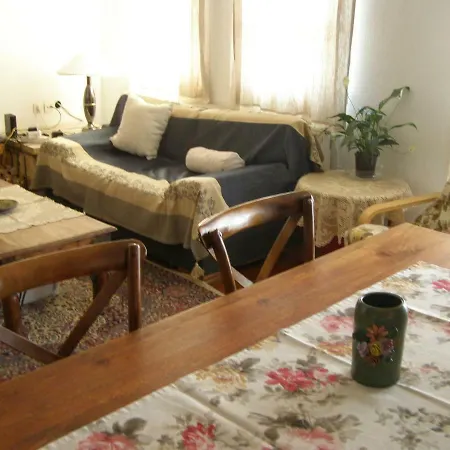 Séjour chez l'habitant Sunny Room, 2 Min From Center By Car-5 From Beach