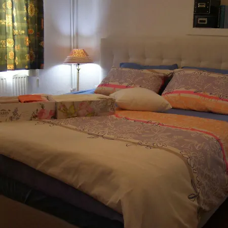 Séjour chez l'habitant Sunny Room, 2 Min From Center By Car-5 From Beach *
